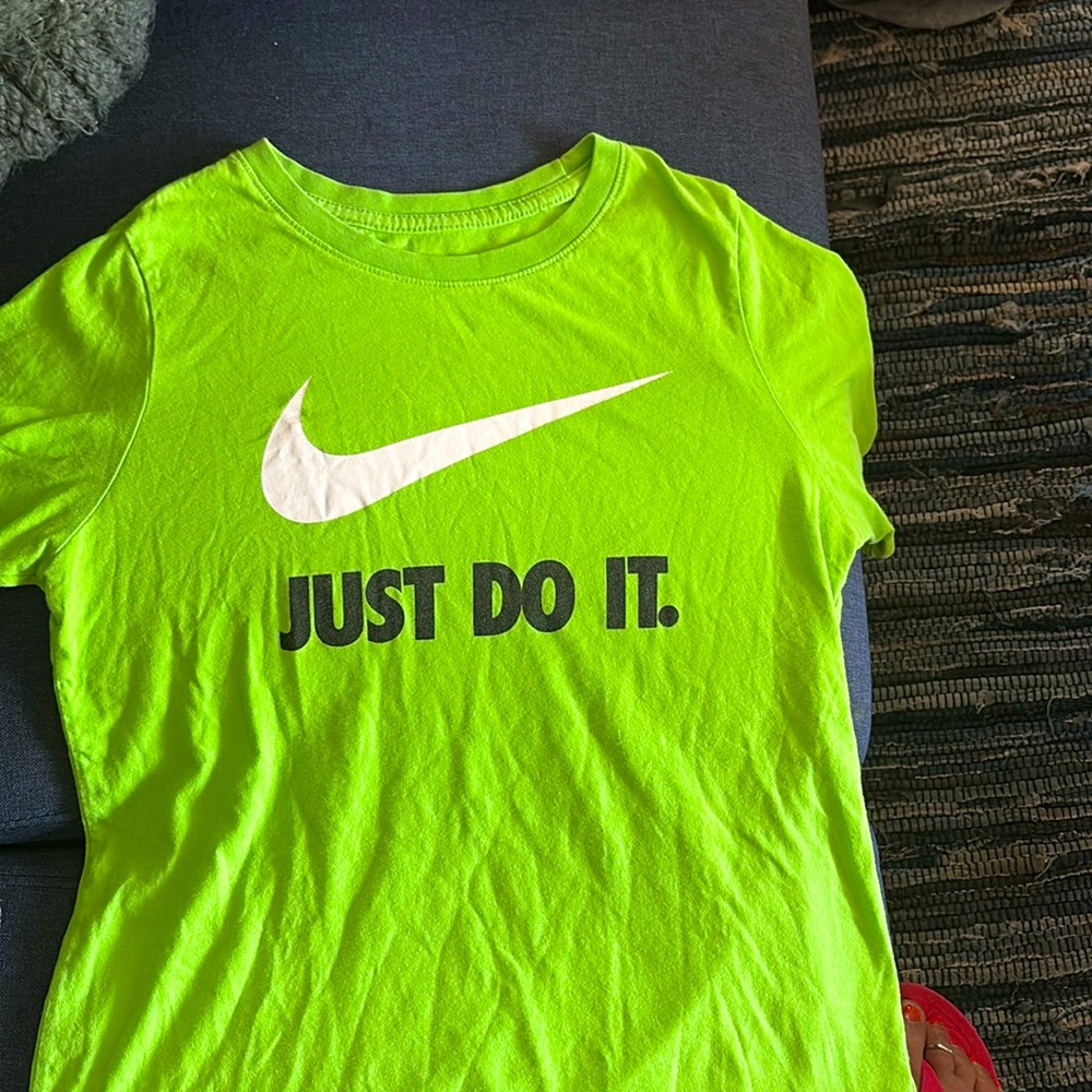 Lime green Nike t-shirt boys size large